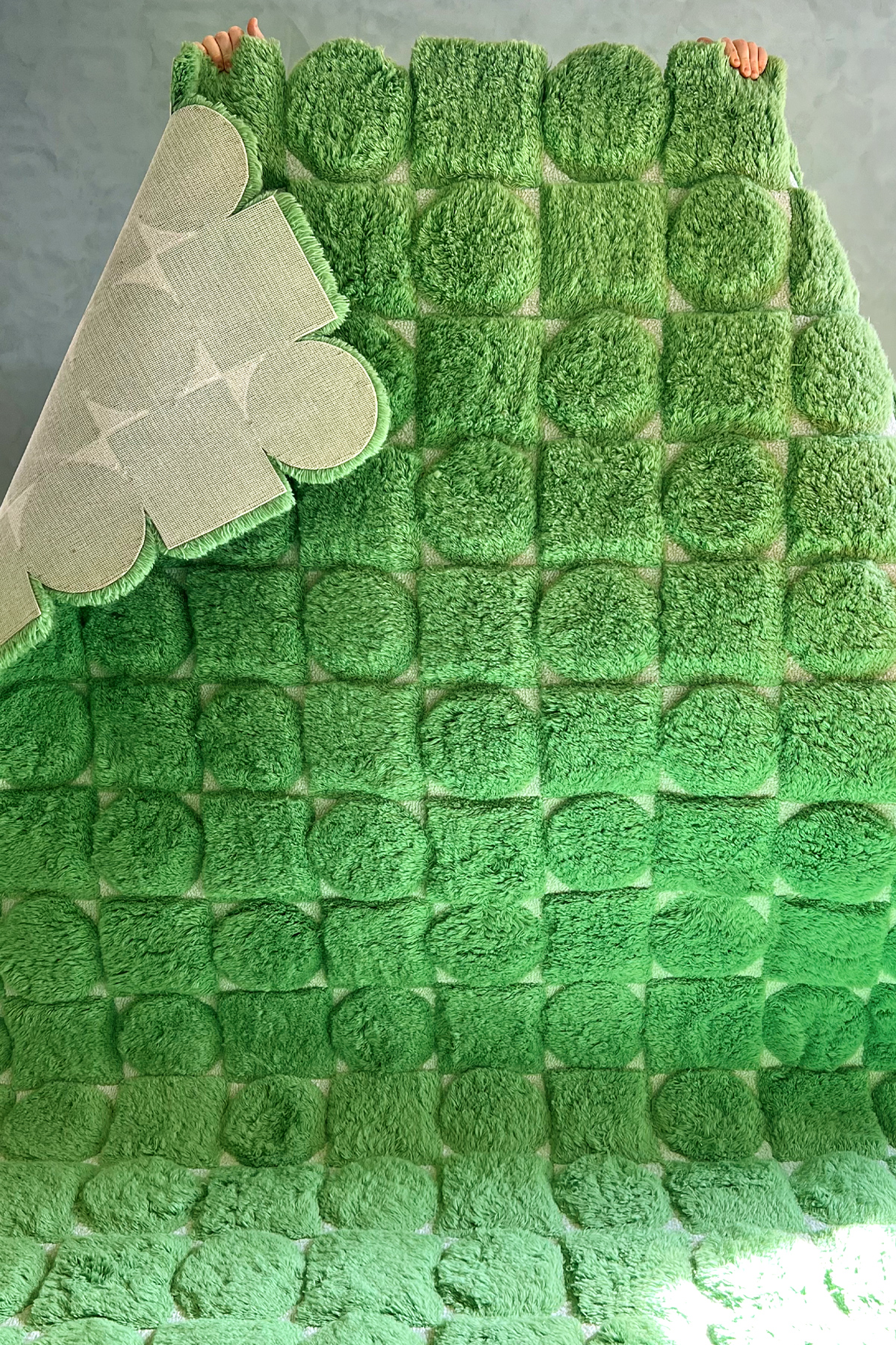 Tapis en laine vert Stitch rugs Hélène Rebelo