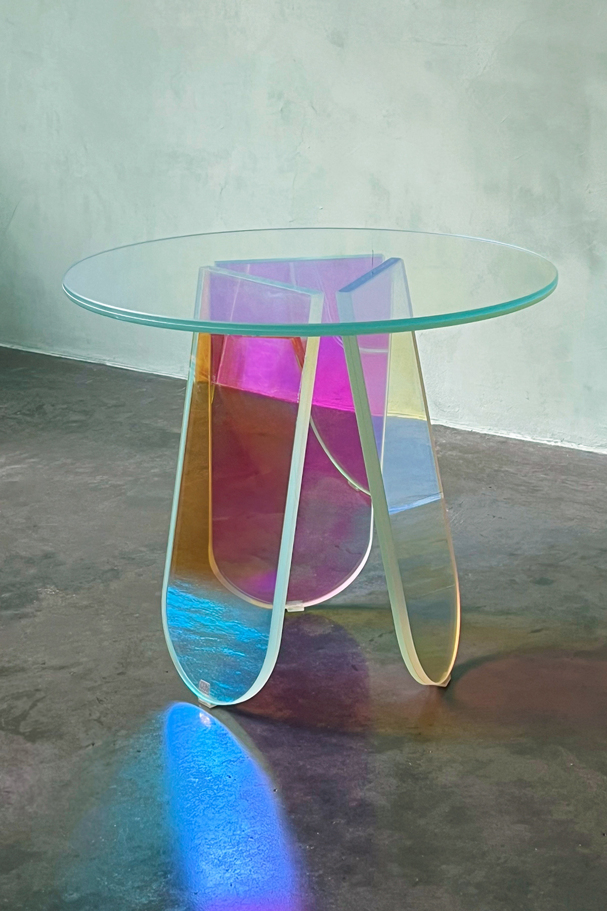 table d'appoint Shimmer Patricia Urquiola Glas Italia verre multi-chromatique